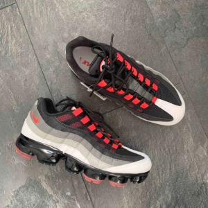  - Världens skönaste Nike Air vapormax limited edition. Nya med taggar kvar. Säljer pga fel storlek.