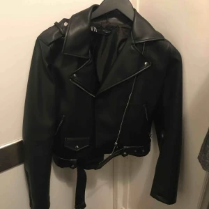  - Säljer min snygga skinnjacka 