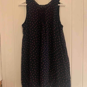  - Min älskade klänning från Tommy Hilfiger. Ett band till midjan medföljer!