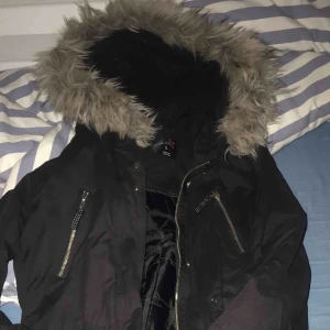  - Jag säljer min vinter jacka   Storlek S passar också till dom som Har storlek xs