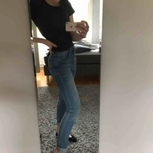  - Ett par fina blåa noodie - jeans. Perfekta för sommaren och våren💞💞