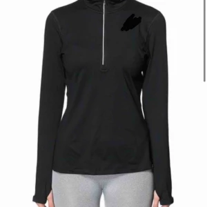  - Säljer två sådana träningströjor har suddat bort Nike loggan eftersom det inte är därifrån, säljer båda för 350! Annars kostar varsin 300 kr! Om du är intresserad så skickar jag bild och obs endast seriösa bud! 