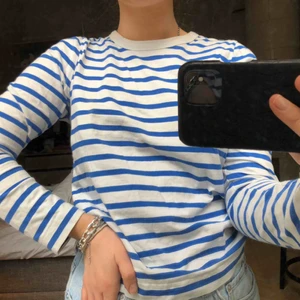  - Super snygg randig tröja från weekday, bra skick✌🏼  Möts upp i Stockholm eller fraktar för 150kr💕💕💕