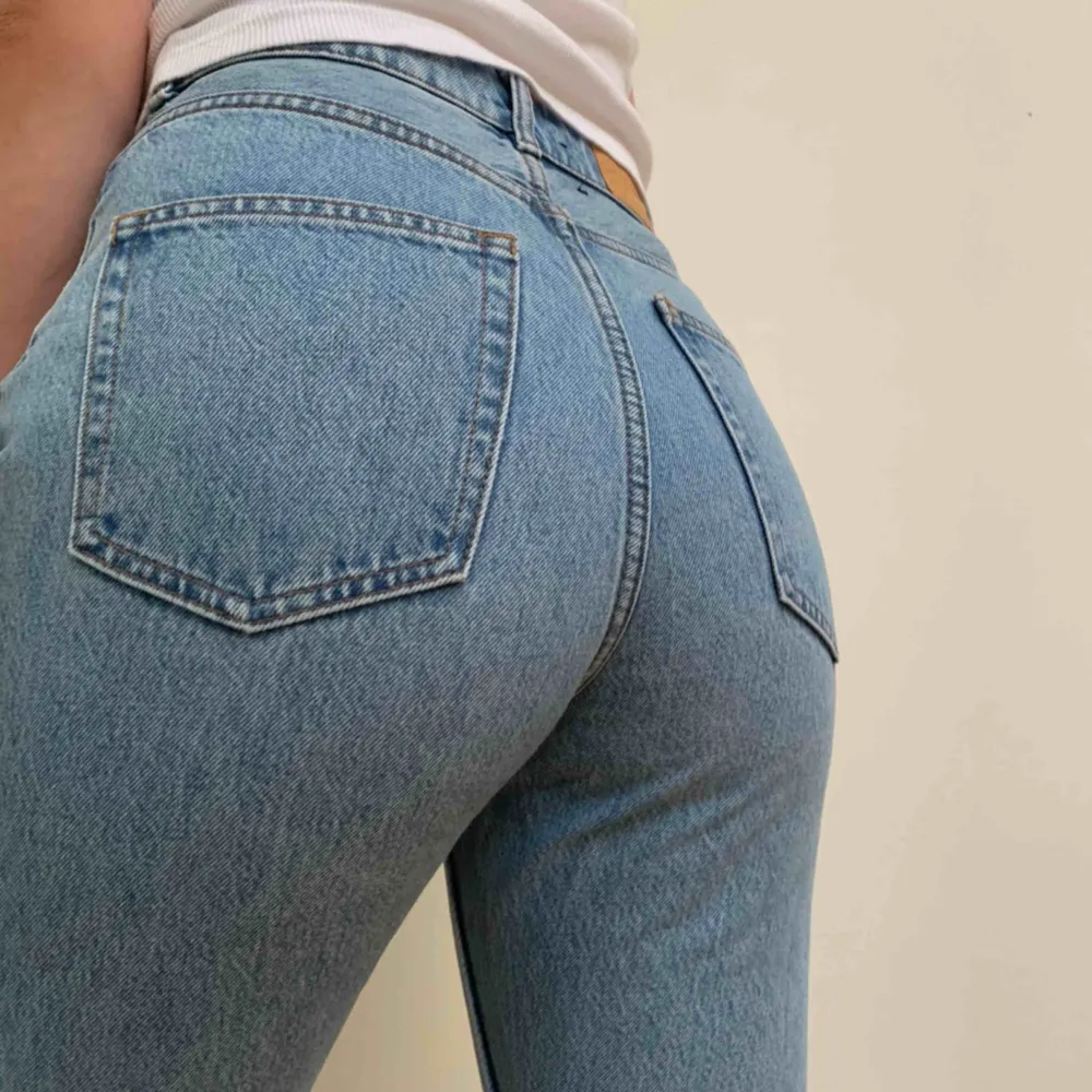 Fina jeans från monki, superfint skick! . Jeans & Byxor.