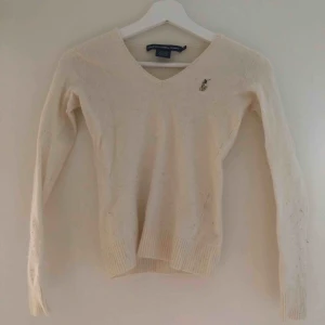  - Äkta Ralph Lauren Tröja Nypris: 897kr Mitt pris: 250kr 