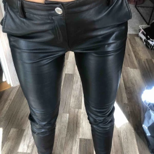  - Supersnygga skinnbyxor i perfekt skick 🌹 Kommer tyvärr inte till användning. 50 kr frakt