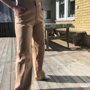  - Aldrig använda, riktigt snygga och sköna raka byxor från Lindex!! Skulle säga att dom även passar en liten 38:a 