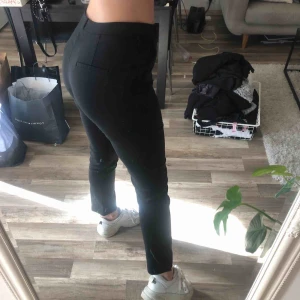  - Kostymbyxor i perfekt skick, kommer tyvärr inte till användning 🌹 50 kr frakt