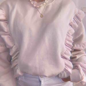 Fin beige-rosa tröja från Bik Bok, väldigt bra kvalité och väl använd. Passar storlek S💗💗