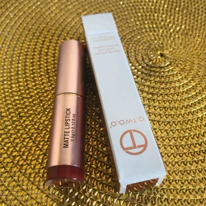  - Nytt härligt rött läppstift Bjuder på portot 🌷GLAD PÅSK ALLA GOA MÄNNISKOR 