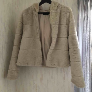  - Snygg jacka från Only strl s- 300kr 