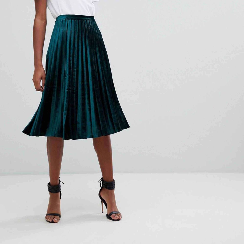 Assnygg mörkgrön glansig kjol fr | Plick Second Hand