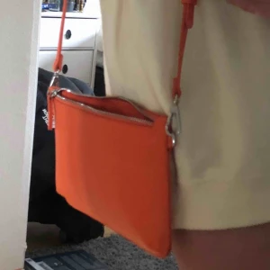  - Väska från Carin Wester, säljer för att jag inte använder. Köparen står för frakt. 