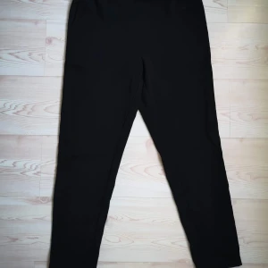 Kostymbyxa - Snygga kostymbyxor från Åhléns