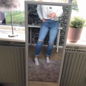  - Blåa jeans från bikbok i fint skick. 
