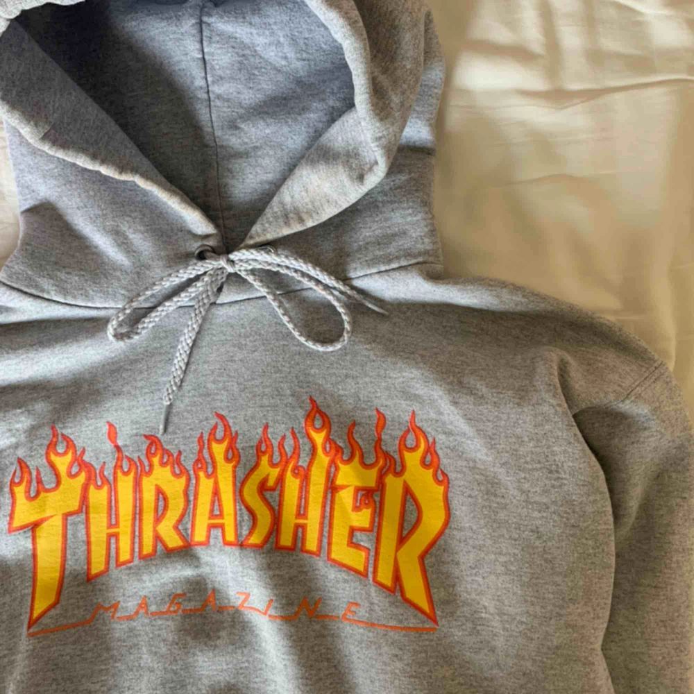 Jättefin Thrasher hoodie i super bra skick!!🥰  400kr + frakt . Huvtröjor & Träningströjor.