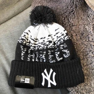  - Yankee mössa med Tjockt material. Pris kan diskuteras och köpare står för frakt.