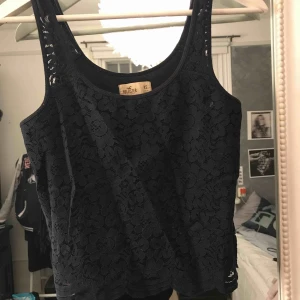  - Mörkblått sommarlinne från hollister