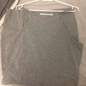  - NLY trend Grå Fint skick  Mötes upp i gbg, majorna eller fraktar men köparen står då för frakten. Tar även swish och kontanter mm.