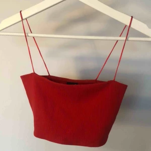  - Röd ribbad croptop ❤️