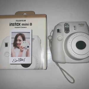 - Säljer nu min oanvända instax mini 8 eftersom den aldrig kommer till användning. Köpare står för eventuell frakt