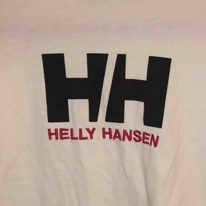 Helt Hansen Orginal t-shirt  Snygg men används för sällan helt enkelt 🤠 inga fel på den alls Köpare står för ev frakt🦋