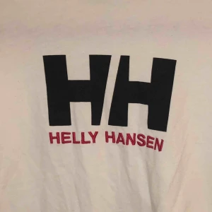  - Helt Hansen Orginal t-shirt  Snygg men används för sällan helt enkelt 🤠 inga fel på den alls Köpare står för ev frakt🦋