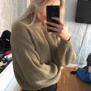  - Supersnygg stickad tröja som använts endast ett fåtal ggr! 