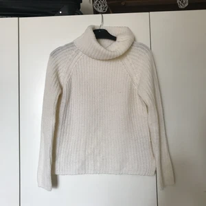  - Vit stickad polo!😍👊🏼