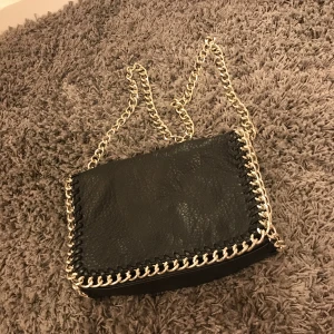  - Väska från Tiamo, ny skick!