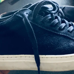  - Suede sneakers från Bianco Man. Haft den vid ett par tillfällen. 