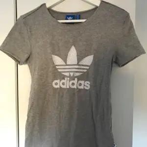 En fräsch Adidas t-shirt som både passar till träning eller till vardags