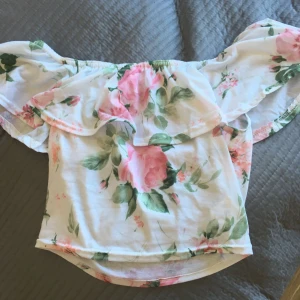  - Top från Nelly,aldrig använd men lappen är dock inte kvar