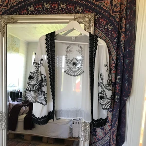  - Fin kaftan i storlek M. Använd bara 2-3 gånger(: