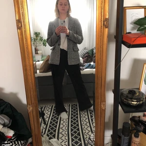  - Skitsnygg jacka/kavaj som tyvärr inte kommer till användning, strl 8, så typ 36. Köparen betalar frakten! 