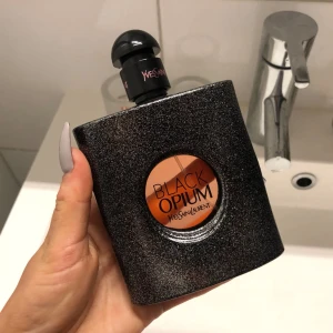  - Yves Saint Laurent Black Opium EdP 90ml. Helt ny endast prövad. Frakt ingår. Nypris 1099:- 