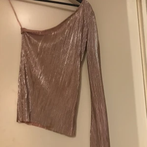  - Oanvänd tröja från Gina tricot 