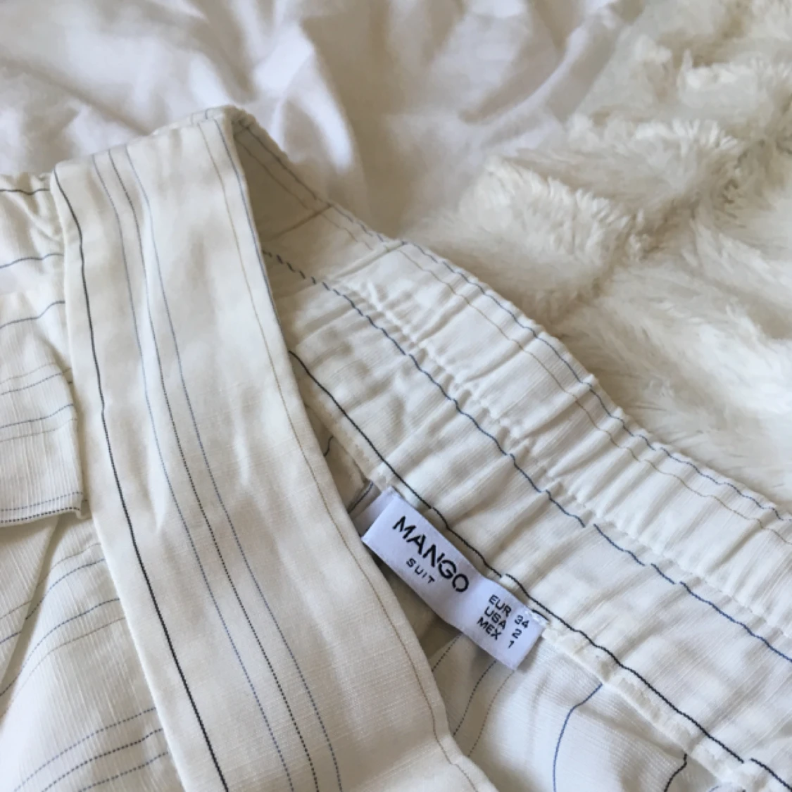 Vit byxor - 1529915758