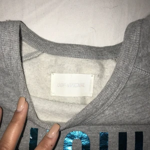  - Zadig voltaire tjocktröja. 