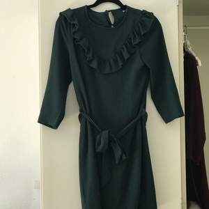 Mörkgrön klänning