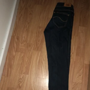  - Äkta aldrig använda lee jeans i storlek 25