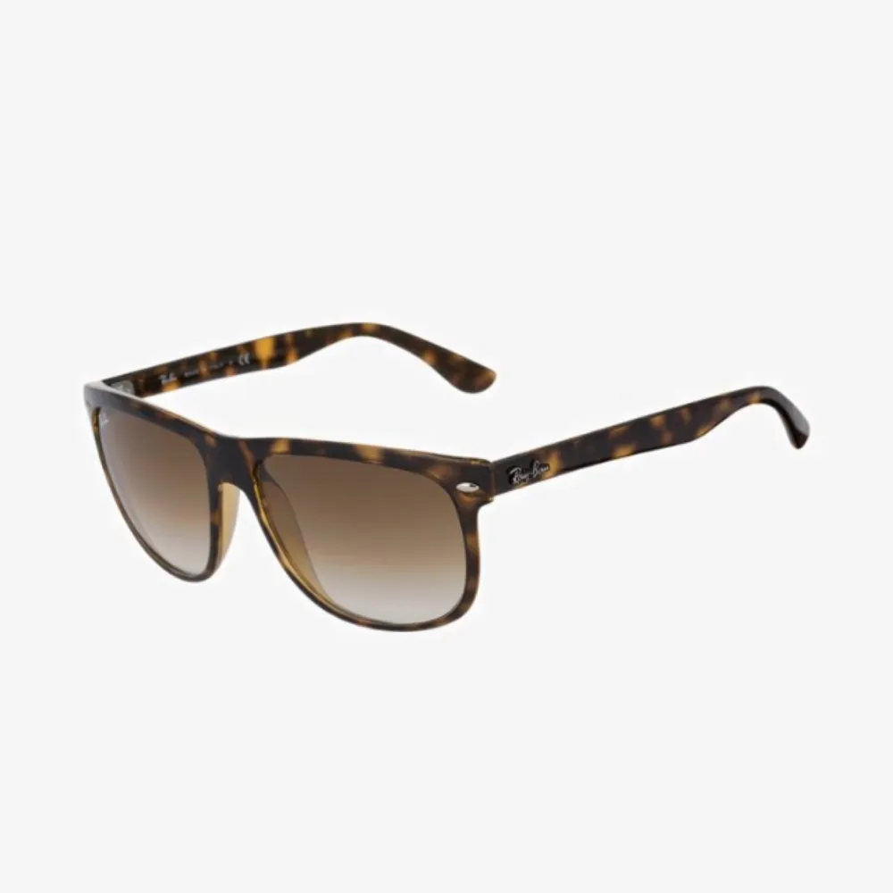 Ett par till RayBans, länk till solglasögonen: https://www.zalando.se/ray-ban-solglasoegon-brown-ra254e00h-o11.html?gclid=EAIaIQobChMIjoPm0-jS2wIVQhUYCh0lTgwPEAQYCCABEgJYXvD_BwE&gclsrc=aw.ds&opc=2211&size=60&wmc=SEM46_SE_NAWBNARGNB_ZL.GO_PLA.&zoom=true . . Accessoarer.