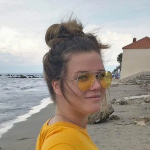  - Gula pilotglassögon från Urban Outfitters. Köpa i Stockholm och använda vid ett tillfälle