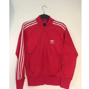  - Klassisk Adidas-tröja i bra skick