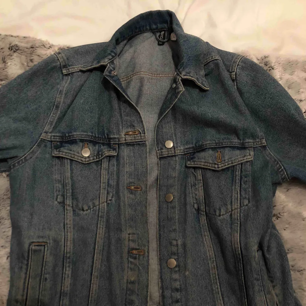 vintage, blå jeansjacka från hm i nyskick. Jackor.