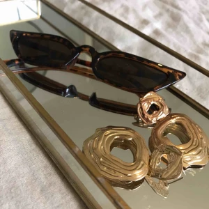  - Örhängen i bra skick, knappt använda! 225 för alla paren  eller 75 för ett par💕