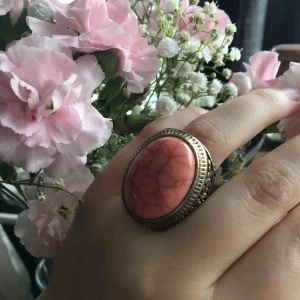  - Unik ring som är för stor för mig därför säljs den... frakt tillkommer på 20 kr pga tyngden... är prutbar🌸🌸