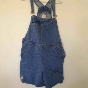  - Superfina hängselbyxor från zara, coolt broderi samt lite oversized!🌴🌼