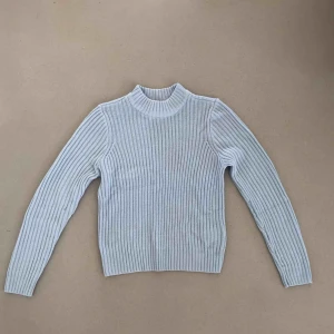  - Stickad blå tröja 💙