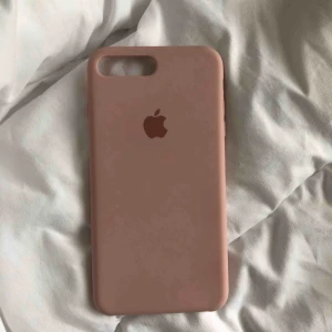  - Beigt skal som passar iPhone 7/8 plus i fint skick som knappt är använd! 